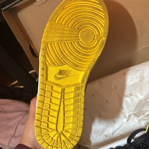 Air Jordan 1 Mid Black and yellow Tour - Picture 7 of 7